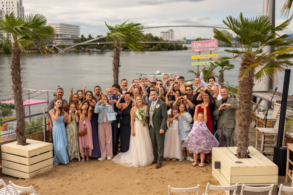 Gruppenfoto Hochzeitsgesellschaft in der Sand Oase Basel