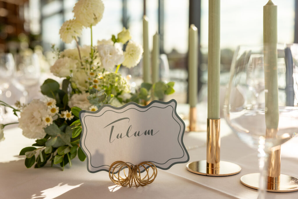 Tischkarte mit Blumendekoration Hochzeit Basel