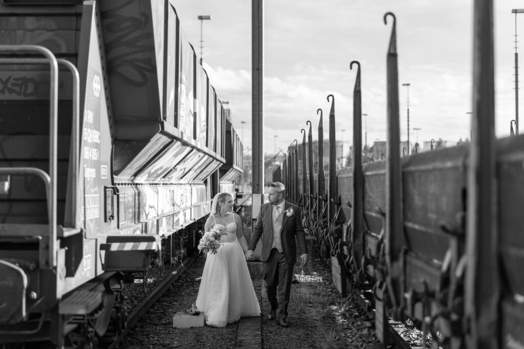 Paarshooting Hochzeit Rheinhafen Basel schwarzweiss